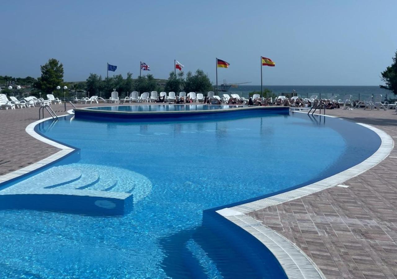 Villaggio La Giara Весте Екстериор снимка